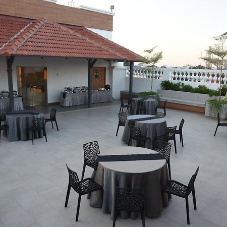 Готель Rathna Residency - Near Us Consulate Ченнаї Екстер'єр фото