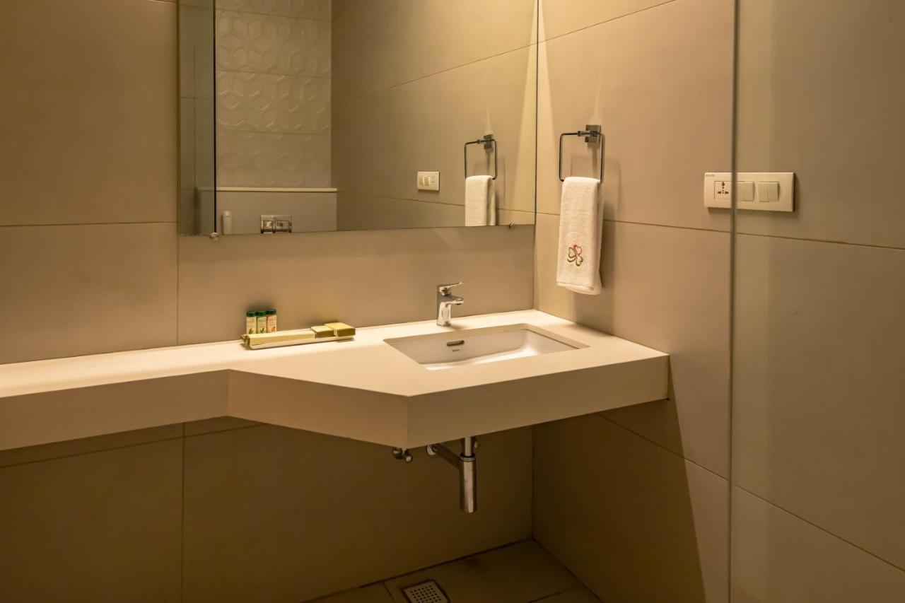 Готель Rathna Residency - Near Us Consulate Ченнаї Екстер'єр фото